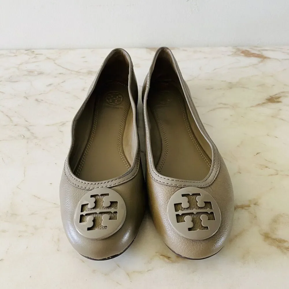 TORY BURCH Tan Gray Leather Ballerina Flats Large Logo - US 7.5